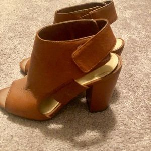 Gianni Binnii open toe nude high gelled booty